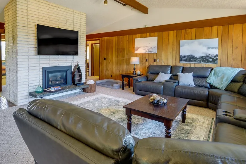 Westport Retreat w/ Pool Table: Walk to State Park - Image 1