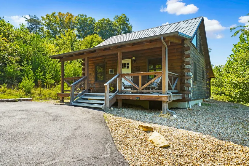 Lovebirds Landing | Hocking Hills, Couples Cabin - Image 1