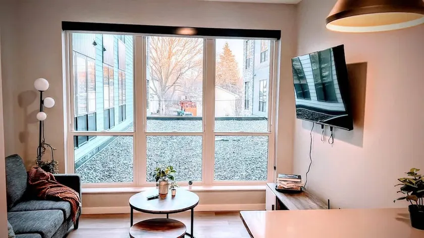 DT Coze Apt, Gym, Rooftop, Free Street Parking - Image 1