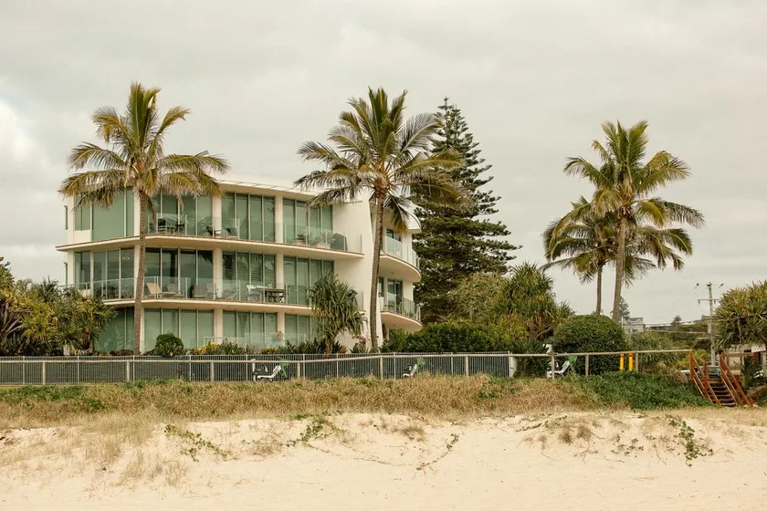Waves 203 on Currumbin - Image 1