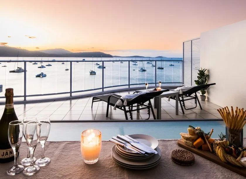 Penthouse Oasis On Airlie - Image 1