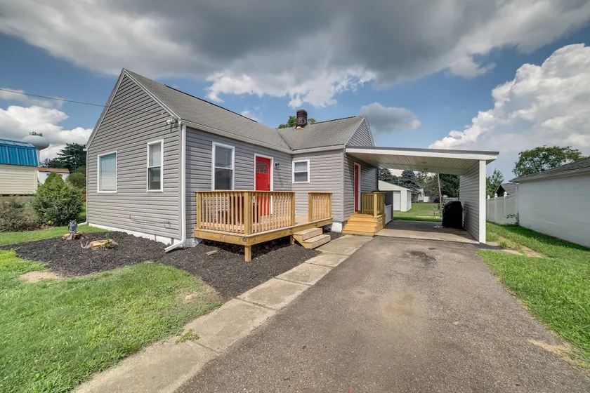 Deck & Patio: Inviting Abode in Natrona Heights! - Image 1