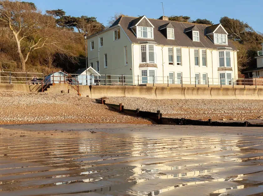 Promenade Apartment with own Beach Hut - Image 1