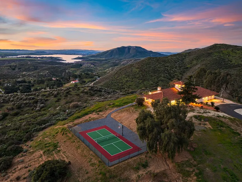Panoramic Views, Hot Tub & Court | Slice of Heaven - Image 1
