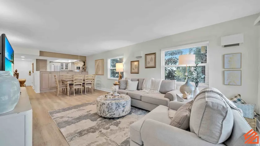 Gulf Island Getaway: 2-BR Beach Condo - Image 1