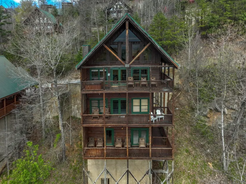 Million Dollar View - Games, Hot tub & Movie Theater! - Image 1