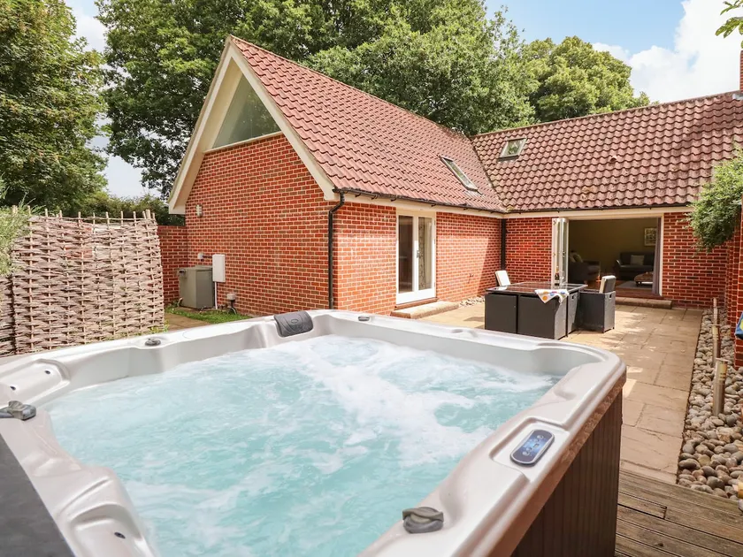 Oak Tree Lodge - Image 1