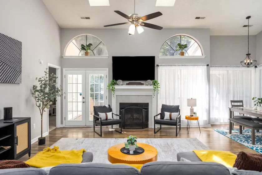 Modern Arcadia Escape At Madison Pet Friendly - Image 1