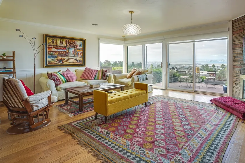 Stunning Bay-View Home in Kensington! - Image 1