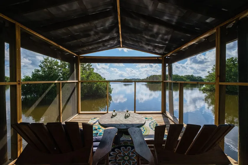 Kiss Me Kottage- Private Waterfront Home! - Image 1