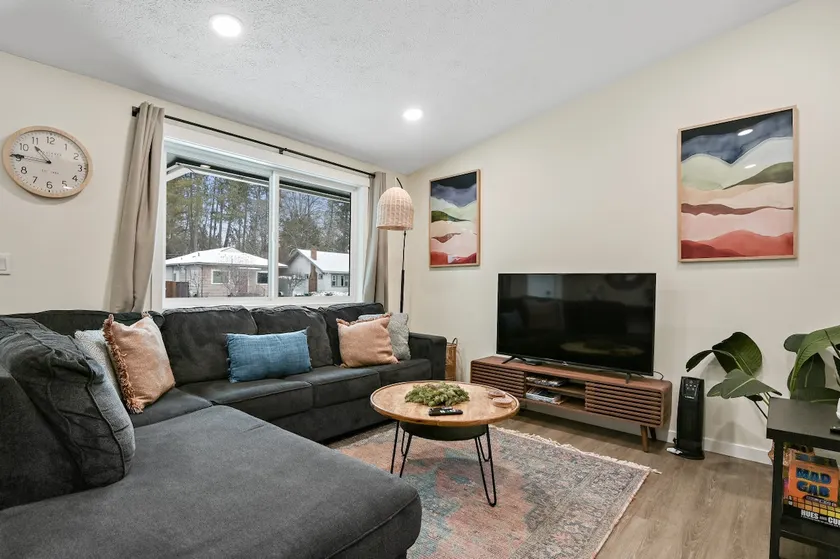 Upscale Rockwood Boho Townhouse - Image 1