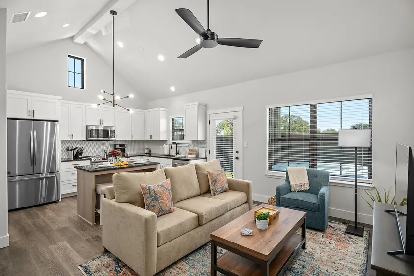 Lucilles Abode: Hot-tub+Pet Friendly+Close to Main - Image 1