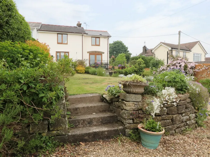 Lynton House - Image 1
