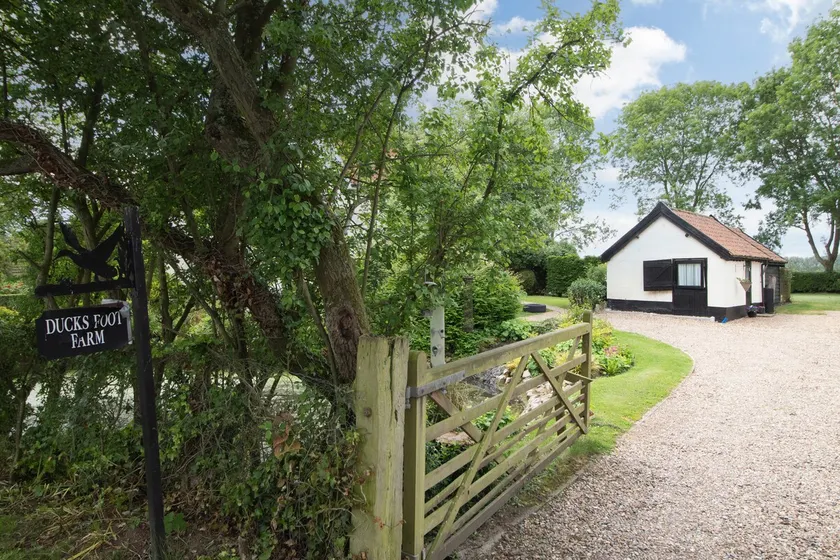 Garden Cottage - Image 1