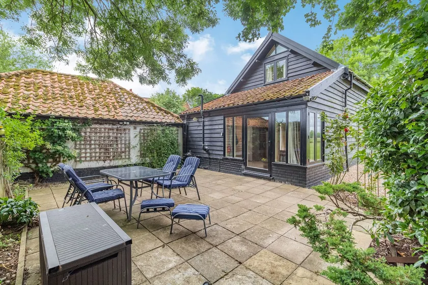 Ducksfoot Barn - Image 1
