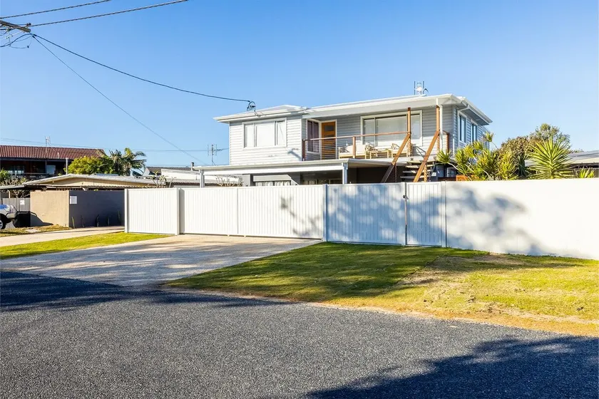 The Pacific Pearl,16 Pacific Avenue, Anna Bay - pet friendly, air con - Image 1