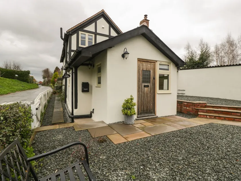 Pool Cottage - Image 1