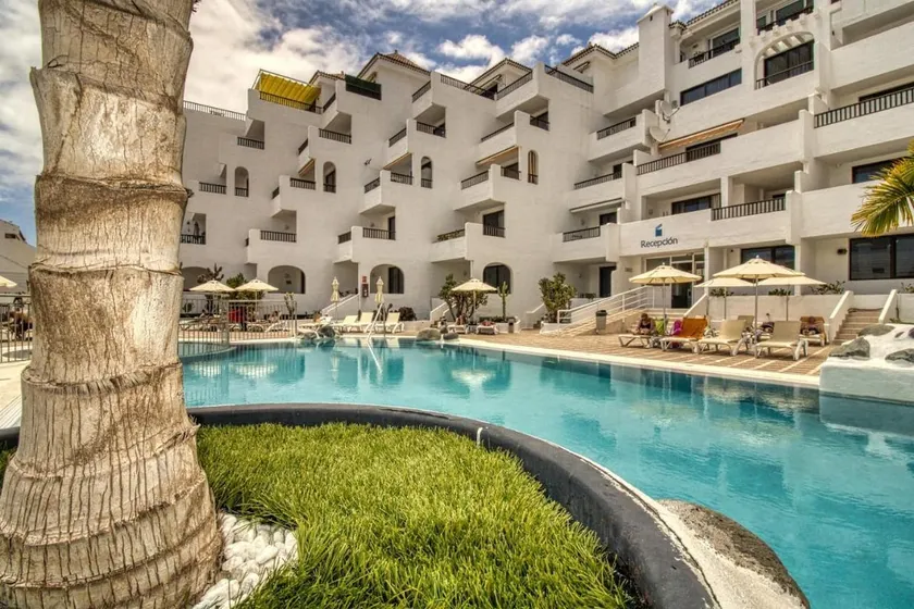 Apartment - Sleeps 4 - Jacuzzi - Terrace - Pool - Image 1
