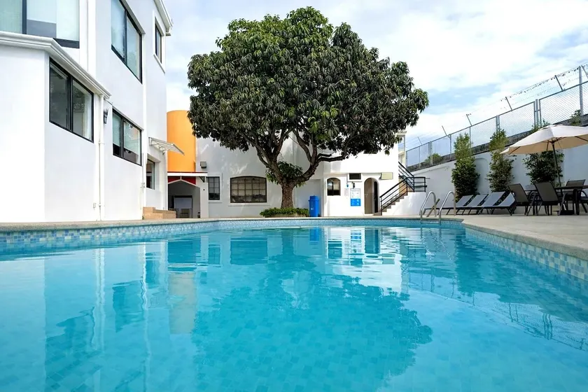 Two Bedrooms. Pool. Pet friendly - Image 1