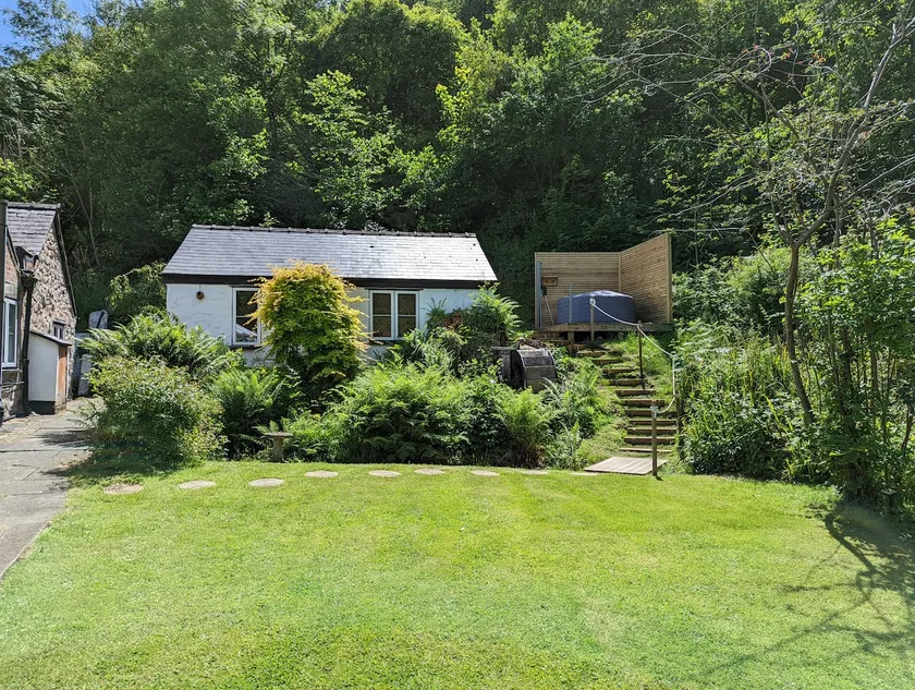 Little Pandy Cottage - Image 1