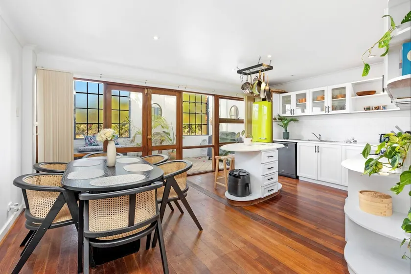 5 North Freo 2BR Supercool Pad & Parking - Image 1