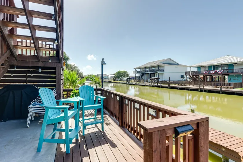 Resort Perks: Waterfront Rockport Home! - Image 1