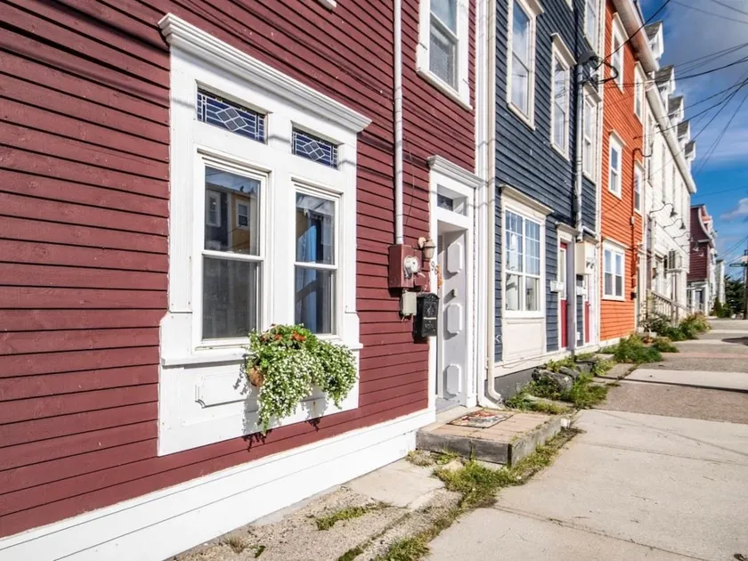 Historic Jelly Bean Row House Walk to Signal Hill - Image 1