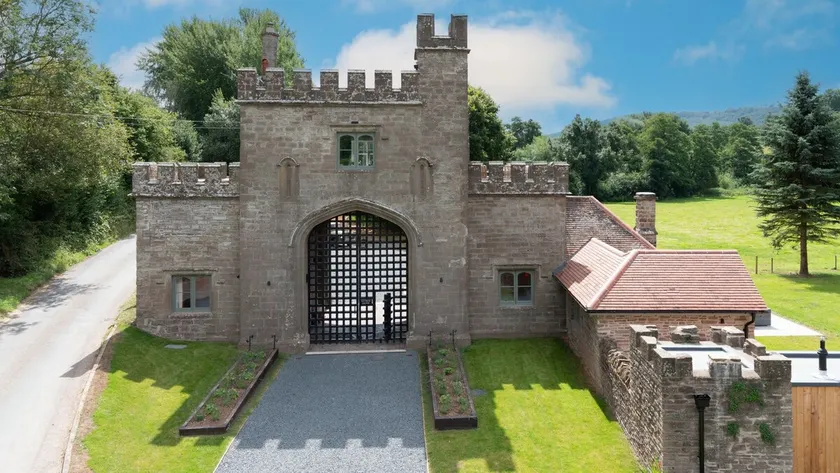 Lower Lodge Gatehouse at Kentchurch, Dog Friendly - Image 1