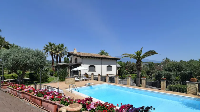VILLA BIDDIZZA 10, Emma Villas - Image 1