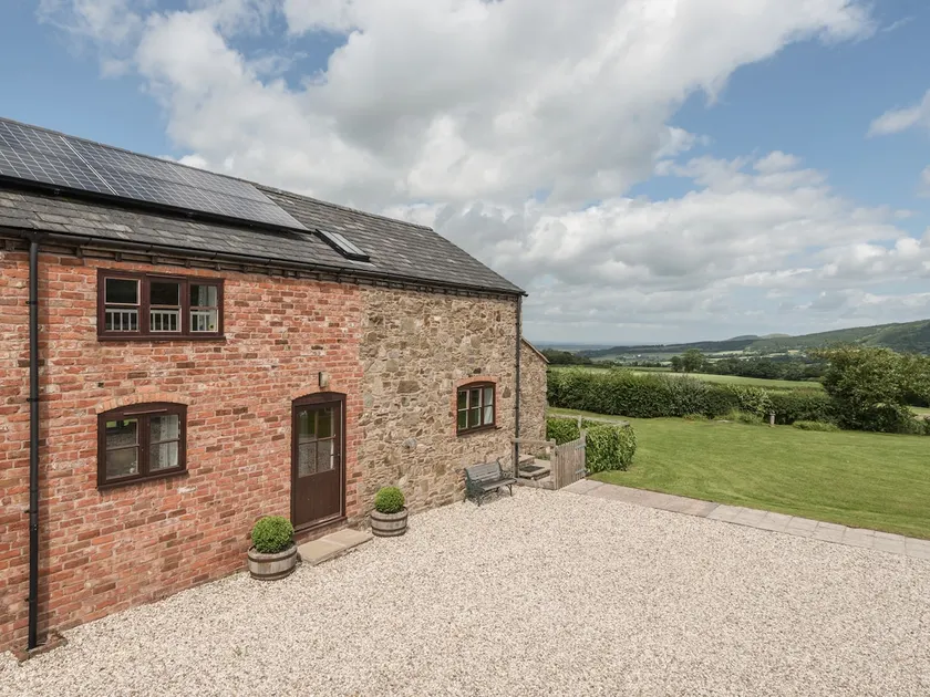 Hope Hall Barn - Image 1
