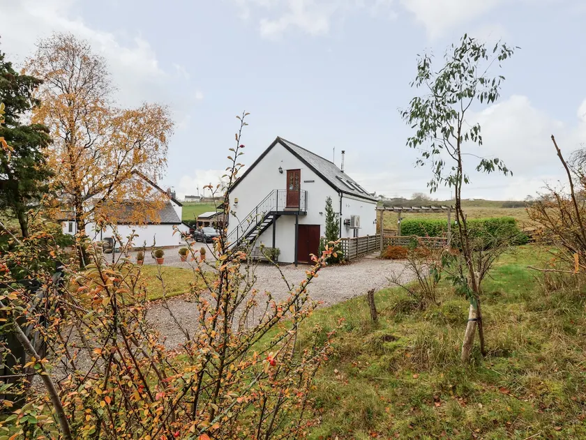 Tyn-y-Mynydd Bach - Image 1