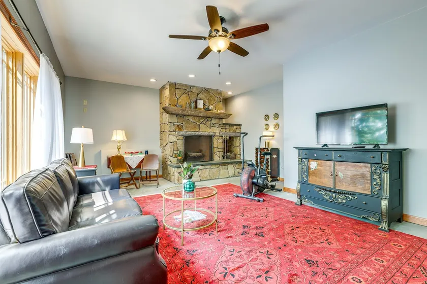 Lakefront Orange Vacation Rental - Pet Friendly! - Image 1