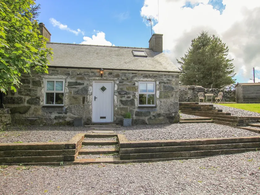 Y Garreg Fawr - Image 1