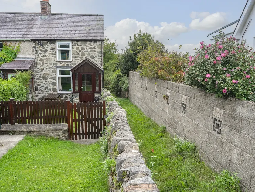 Pen Dinas - Image 1