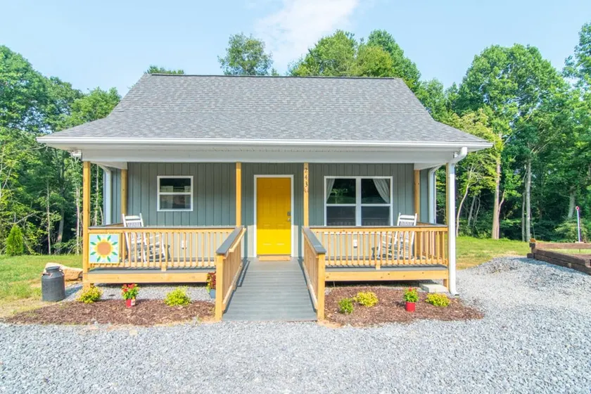 Sunflower Cabin | Wheelchair Friendly with WiFi - Image 1