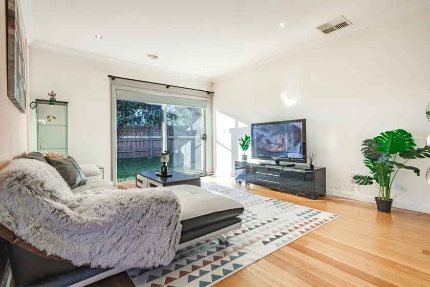 Nunawading beautiful 3BR housedeckingcourtyard - Image 1