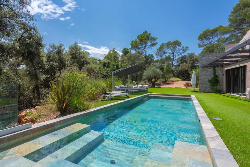 Villa Valériane, lujosa y contemporánea en un entorno excepcional entre viñedos del Var - Image 1