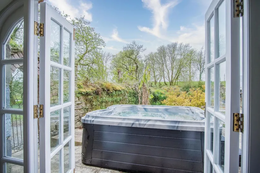 The Stables - 2 Bedroom Cottage - Princes Gate - Image 1