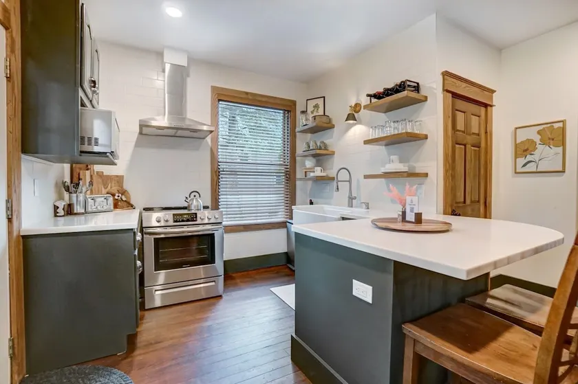 Spacious Pet & Family-Friendly Home for 11 guests - Image 1