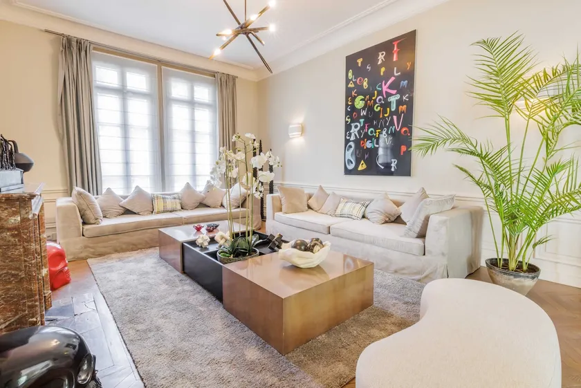 Luxury Mansion with Garden in Heart of Neuilly - Image 1