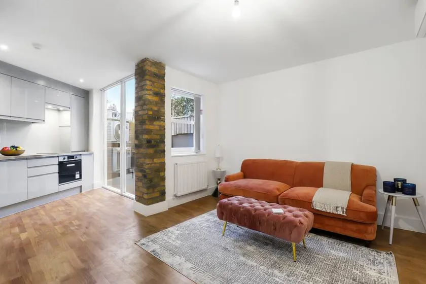Luxurious One Bedroom Apartment near Queens Gate - Image 1