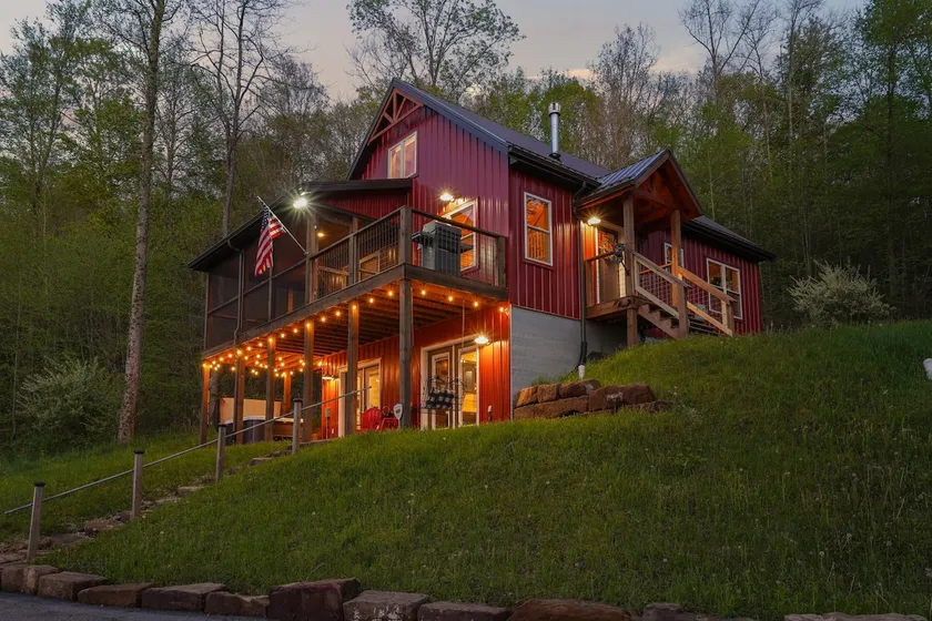 Cardinal's Nest | Hocking Hills, 32 Acre Retreat - Image 1