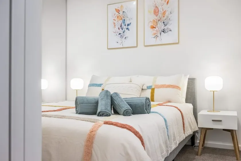 Tranquil 2 Bed Oasis in Canberra CBD with Netflix - Image 1