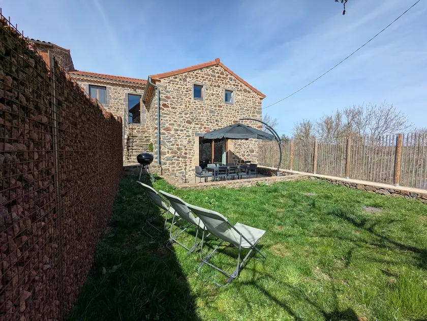 Family Home · Enclosed Garden · Quiet & Comfortable - Image 1