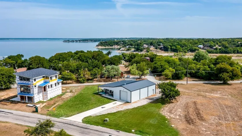 Lake Days Await • Boat Parking • Big Porch - Image 1