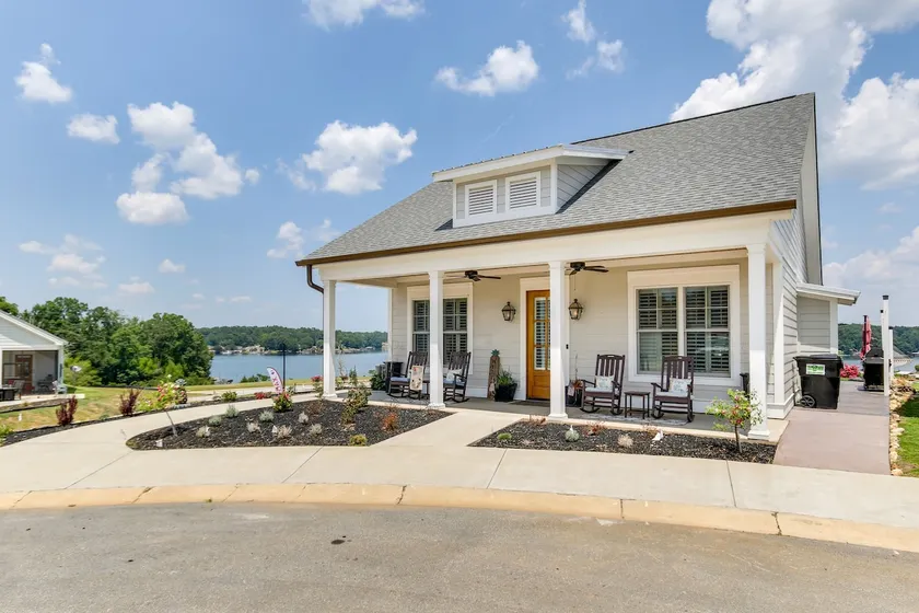 Greenwood Getaway w/ Furnished Patio & Lake View - Image 1