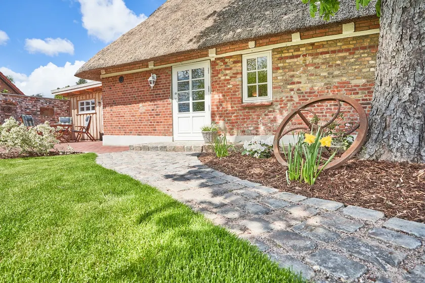 Cottage Small Oasis - Image 1