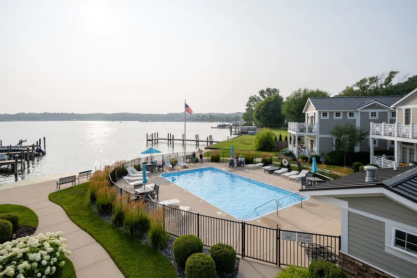 Water views and pool! Walk to downtown! - Image 1