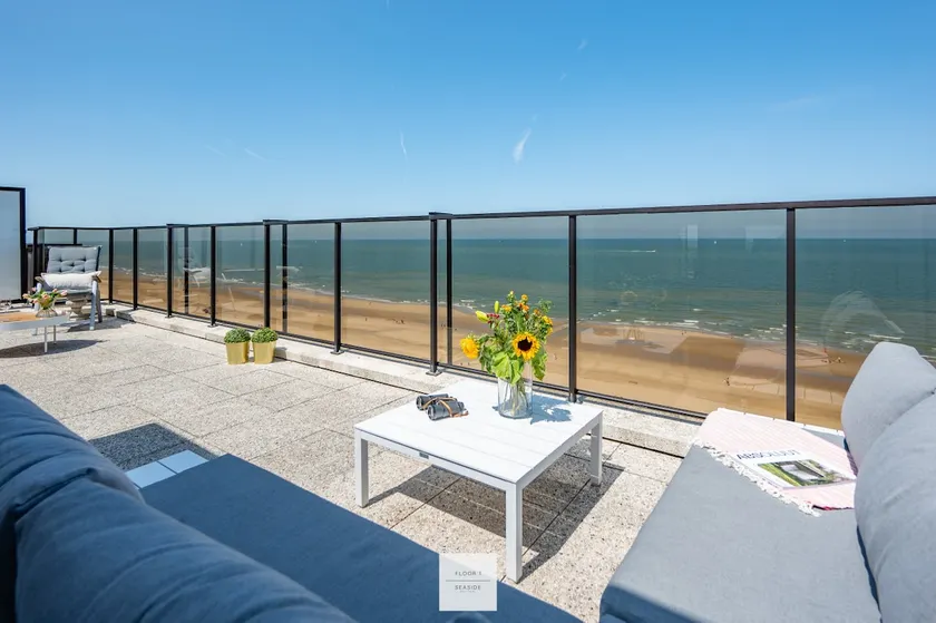 Penthouse Floor, amazing sunsets from the top - Image 1