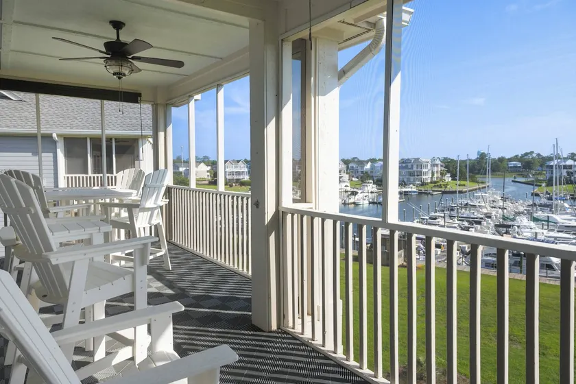 Spectacular Dog Friendly Marina Condo w Beach Club - Image 1